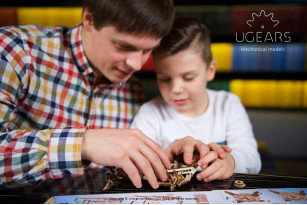 Ugears Balliste mit Schützenturm – mechanische Modell